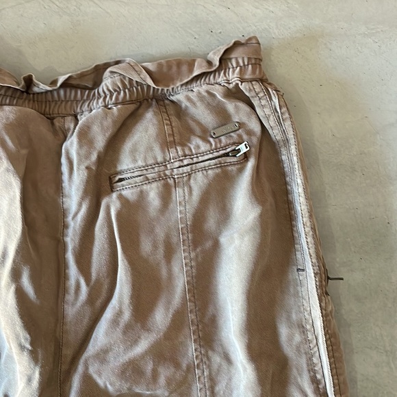 Aritzia Wilfred Flowy Khaki Trowser Pants - Picture 5 of 5